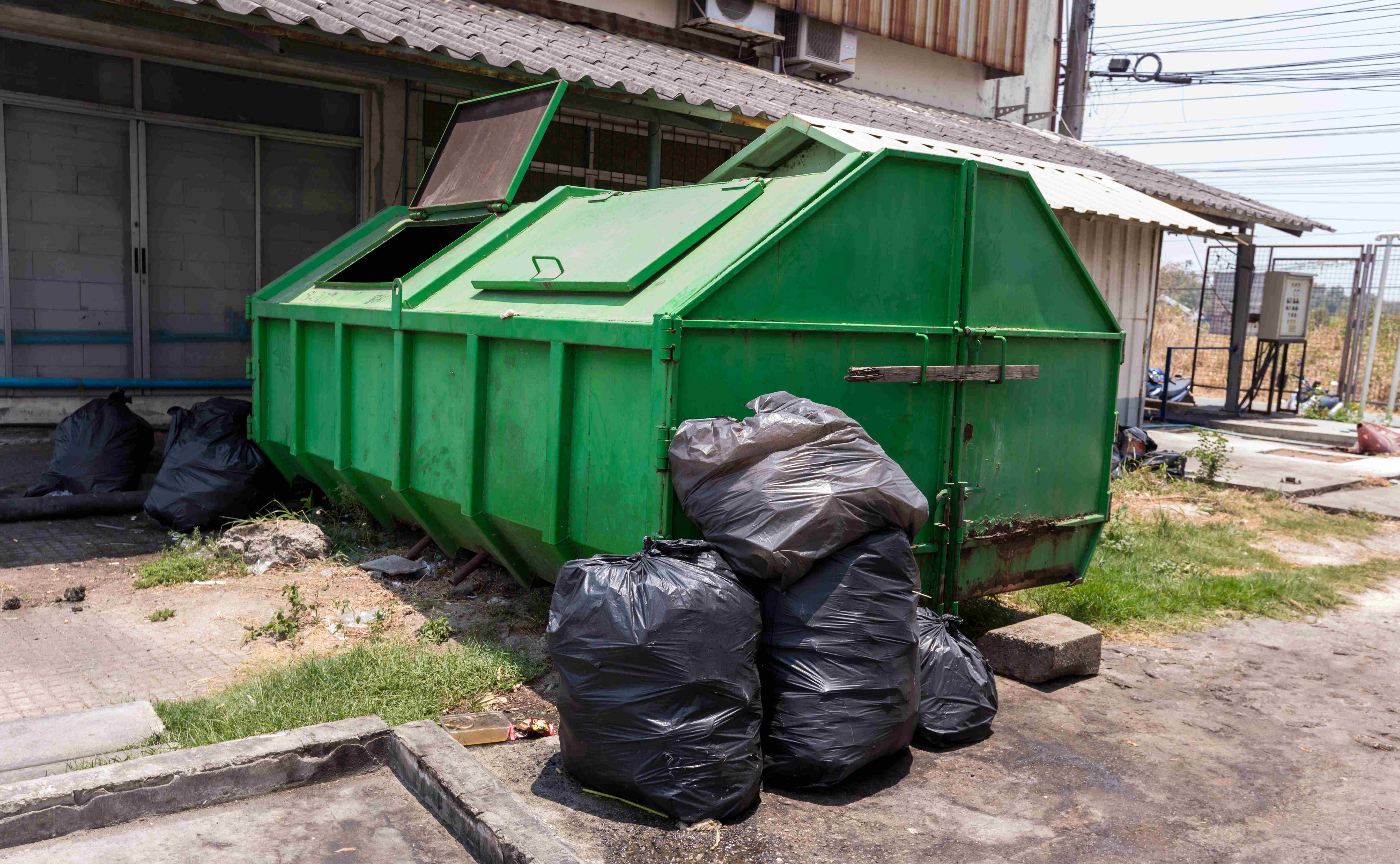 dumpsters-being-full-overflowing-garbage-bins